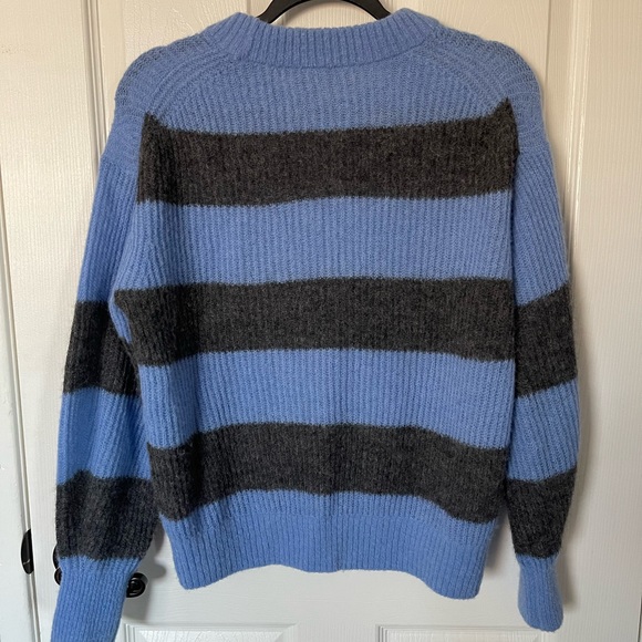Everlane Alpaca Wool Minimalist Relaxed Gray Blue Stripe
Crewneck Sweater XS - Picture 5 of 7